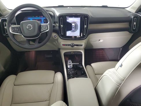 Certified 2023 Volvo XC40 B5 Ultimate w/ Protection Package Premier AWD/4WD image 17