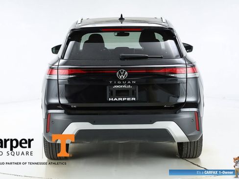 Used 2025 Volkswagen Tiguan SE w/ Panoramic Sunroof Package AWD/4WD image 8