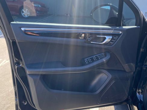 Used 2018 Porsche Macan AWD/4WD image 10