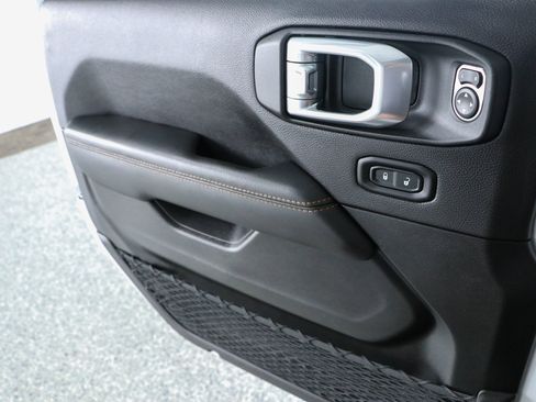 Used 2023 Jeep Wrangler Unlimited Sahara AWD/4WD image 23