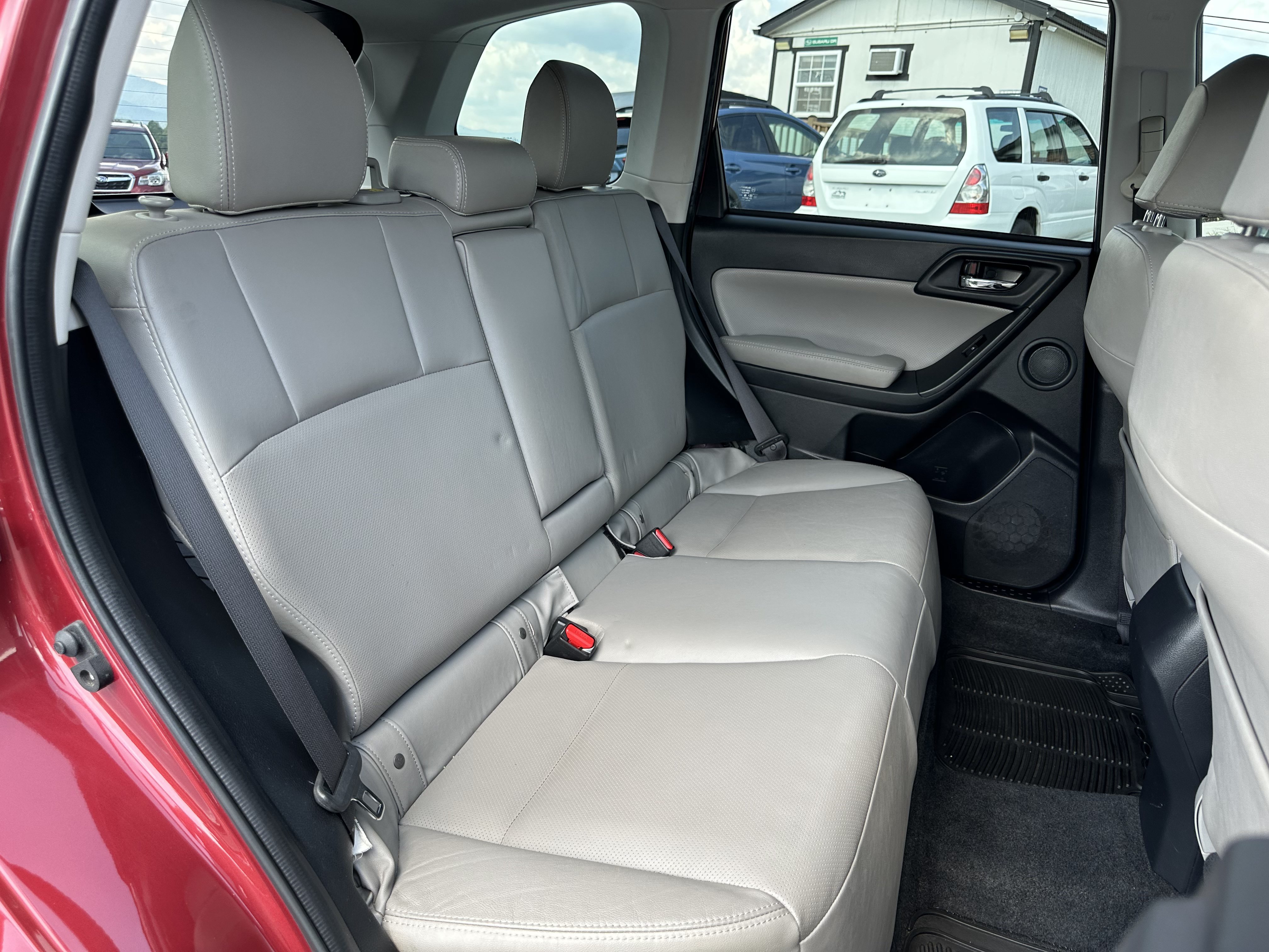 Used 2016 Subaru Forester 2.5i Touring AWD/4WD image 11