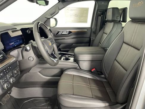 New 2026 Chevrolet Suburban High Country AWD/4WD image 2