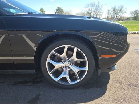 Used 2016 Dodge Challenger SXT Plus image 4