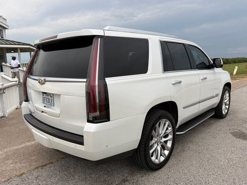 Used 2018 Cadillac Escalade Luxury AWD/4WD image 5