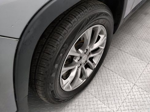 Used 2020 Jeep Cherokee Latitude Plus FWD image 31