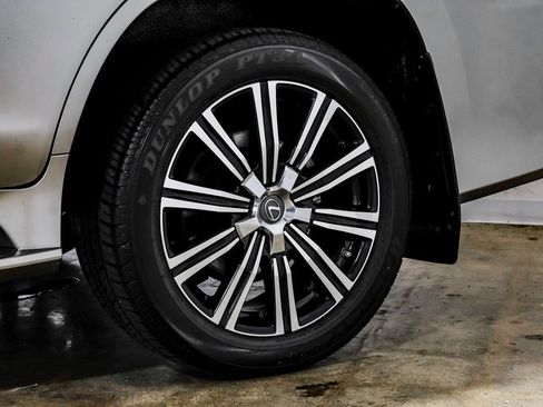 Used 2019 Lexus LX 570 4WD w/ Luxury Package image 51