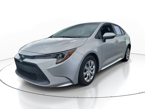Used 2022 Toyota Corolla LE FWD image 3