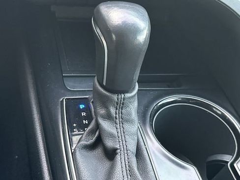 Certified 2020 Toyota Camry SE image 24