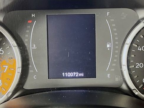 Used 2017 Jeep Renegade Latitude w/ Cold Weather Group image 9