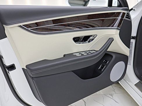 Used 2024 Bentley Flying Spur S V8 image 54