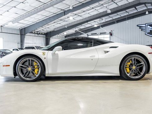 Used 2016 Ferrari 488 GTB RWD image 3