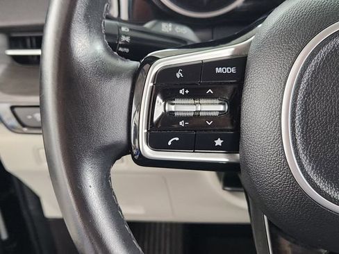 Used 2022 Kia Carnival EX FWD image 32