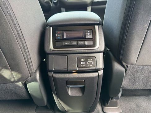 Used 2024 Subaru Ascent Premium w/ Convenience Package image 16