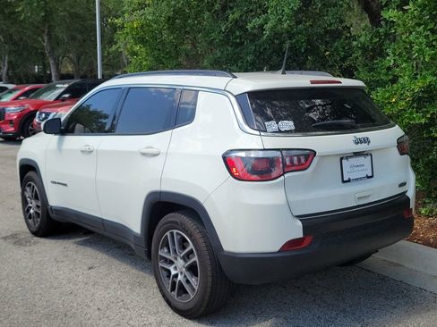 Used 2019 Jeep Compass Latitude FWD image 15