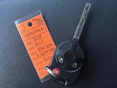 Used 2018 Ford Escape SE image 38