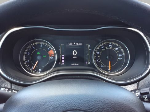Used 2020 Jeep Cherokee Latitude Plus FWD image 24
