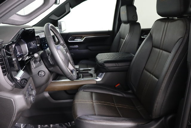 Used 2024 Chevrolet Silverado 1500 High Country w/ Midnight Edition AWD/4WD image 14