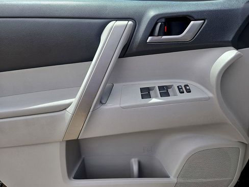 Used 2013 Toyota Highlander SE AWD/4WD image 13