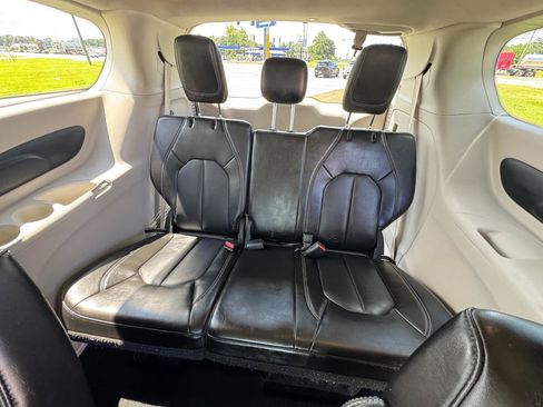 Used 2021 Chrysler Voyager Lxi FWD image 18