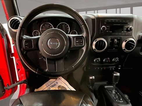 Used 2017 Jeep Wrangler Unlimited Sahara image 4