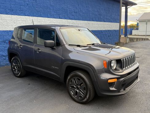 Used 2019 Jeep Renegade Sport image 3