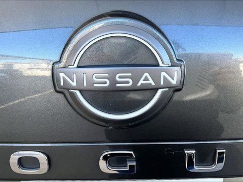 Certified 2023 Nissan Rogue SV image 30