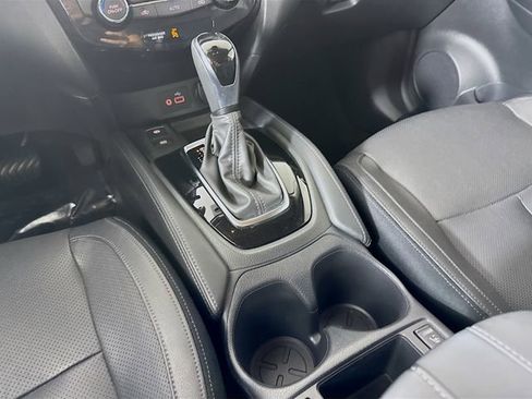 Used 2020 Nissan Rogue SL w/ Premium Package AWD/4WD image 25