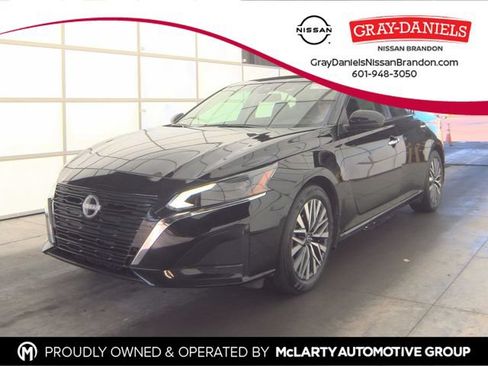 Used 2025 Nissan Altima 2.5 SV w/ SV Premium Package FWD image 1