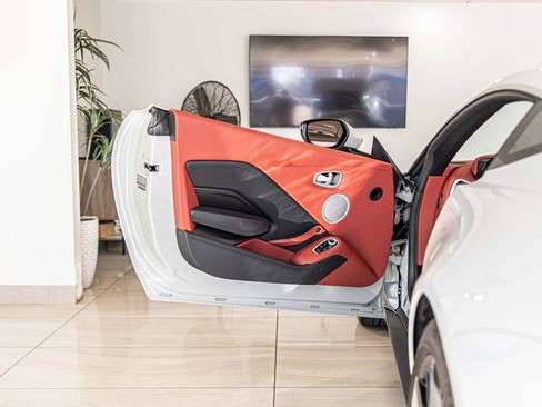 Used 2023 Aston Martin V8 Vantage Coupe image 29
