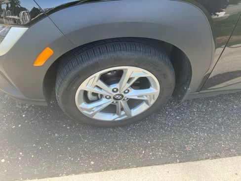 Used 2023 Hyundai Kona SEL AWD/4WD image 2