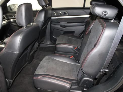 Used 2019 Ford Explorer XLT w/ Equipment Group 202A FWD image 18