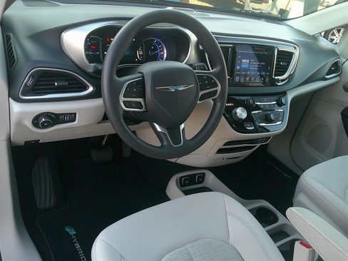 Used 2017 Chrysler Pacifica Touring Plus FWD image 14