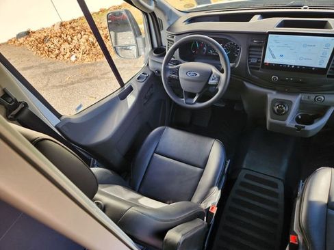 Used 2022 Ford E-Transit Medium Roof image 12