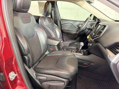 Used 2016 Jeep Cherokee Trailhawk w/ Cold Weather Group AWD/4WD image 29