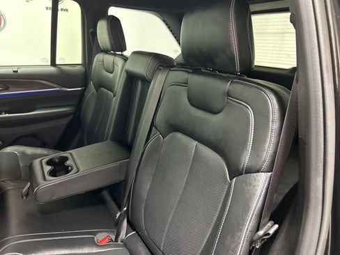 Used 2022 Jeep Grand Cherokee Overland w/ Adv Protech Group III image 13