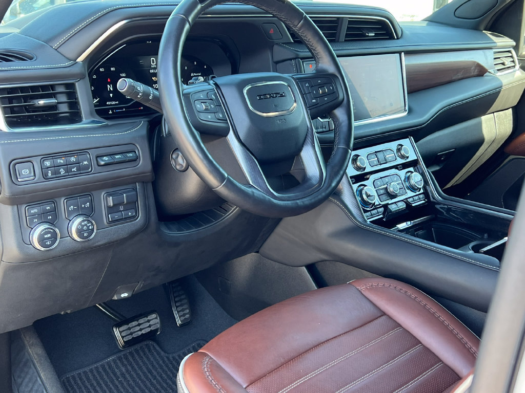 Used 2023 GMC Yukon XL Denali Ultimate AWD/4WD image 23