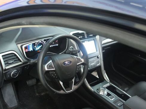 Used 2018 Ford Fusion SE w/ Fusion SE Technology Package FWD image 14