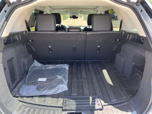 Used 2025 Land Rover Discovery Sport S AWD/4WD image 33