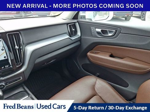 Used 2018 Volvo XC60 T6 Momentum w/ Advanced Package AWD/4WD image 17