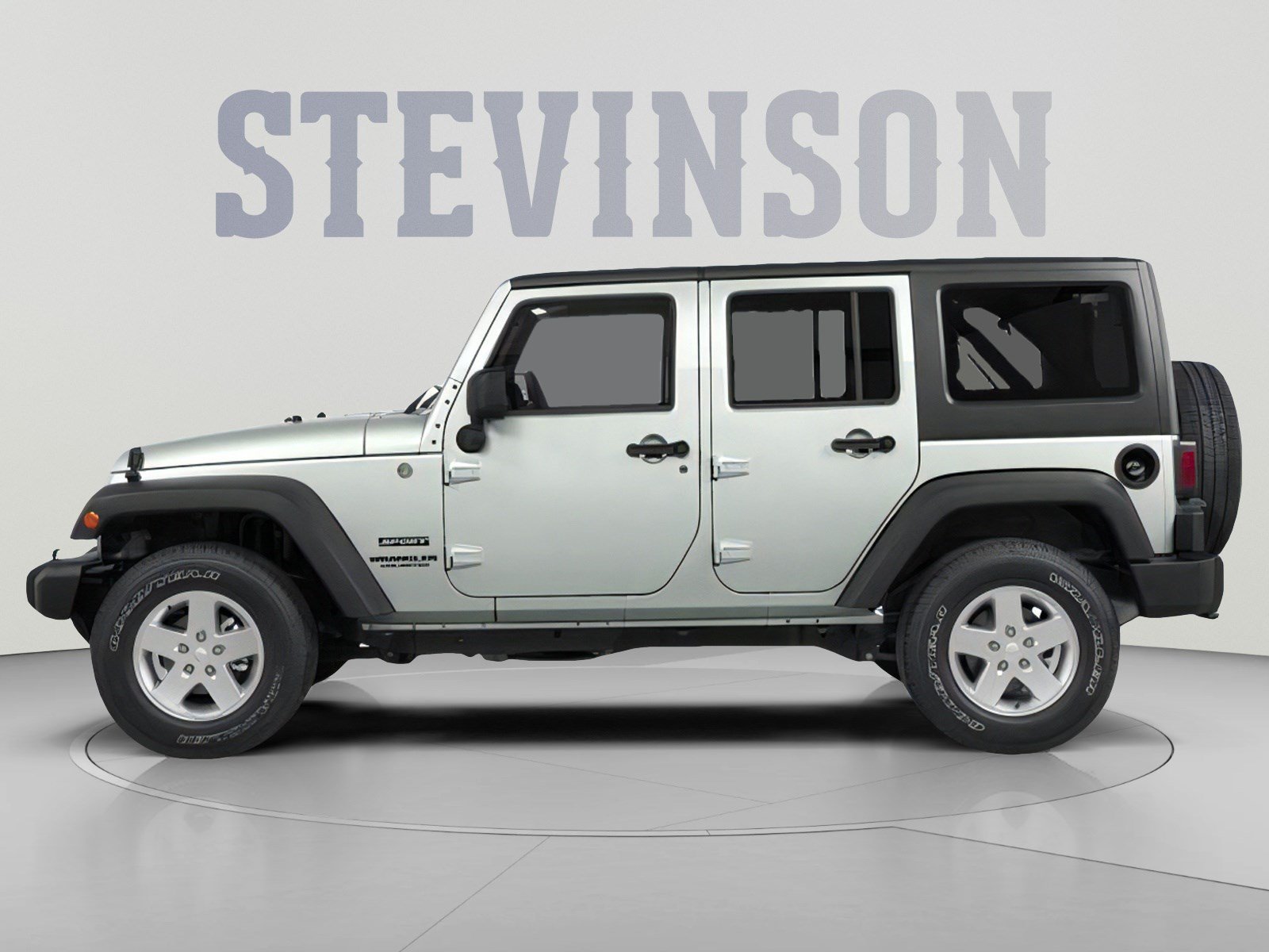 Used 2014 Jeep Wrangler Unlimited Rubicon w/ Connectivity Group AWD/4WD image 3