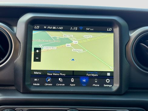 Used 2021 Jeep Gladiator Willys image 27