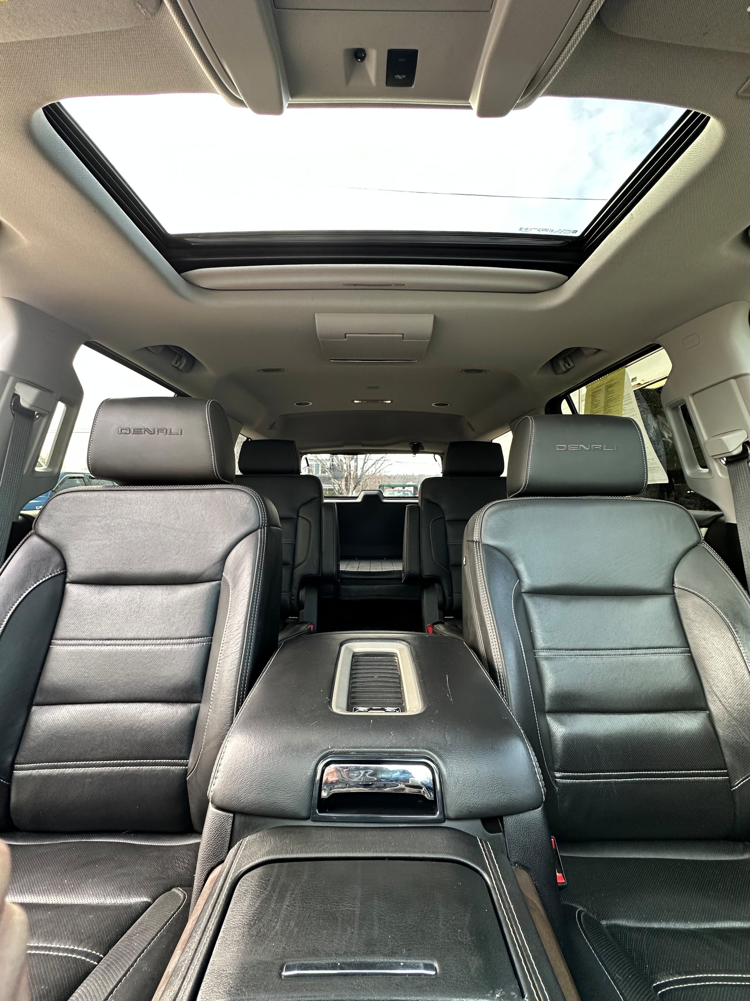 Used 2019 GMC Yukon Denali w/ Denali Ultimate Package AWD/4WD image 37