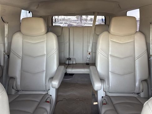 Used 2015 Cadillac Escalade Luxury AWD/4WD image 28