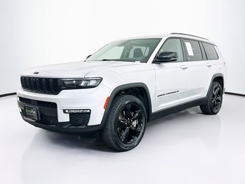 Used 2023 Jeep Grand Cherokee L Limited w/ Luxury Tech Group II image 3