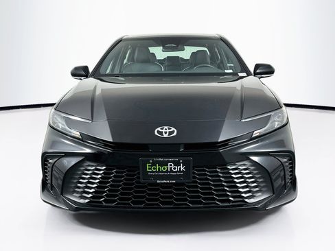 Used 2025 Toyota Camry SE FWD image 2