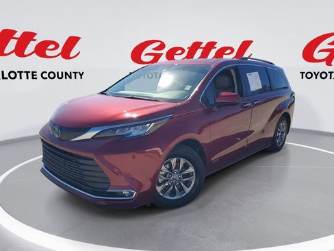 Certified 2021 Toyota Sienna XLE image 1