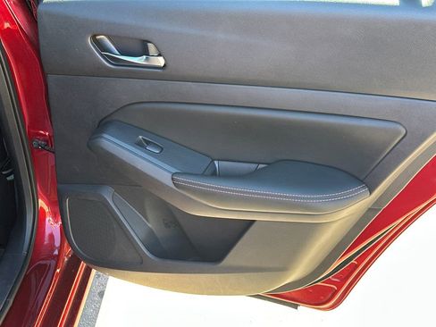 Used 2019 Nissan Altima 2.5 SR w/ SR Premium Package image 16