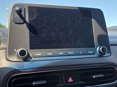 Used 2022 Hyundai Kona SE image 16