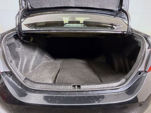 Used 2018 Toyota Corolla L image 34