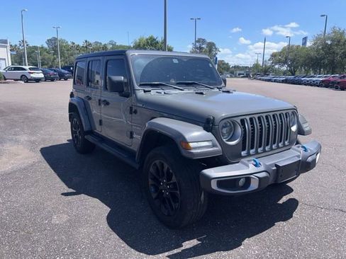 Used 2023 Jeep Wrangler Unlimited Sahara AWD/4WD image 3
